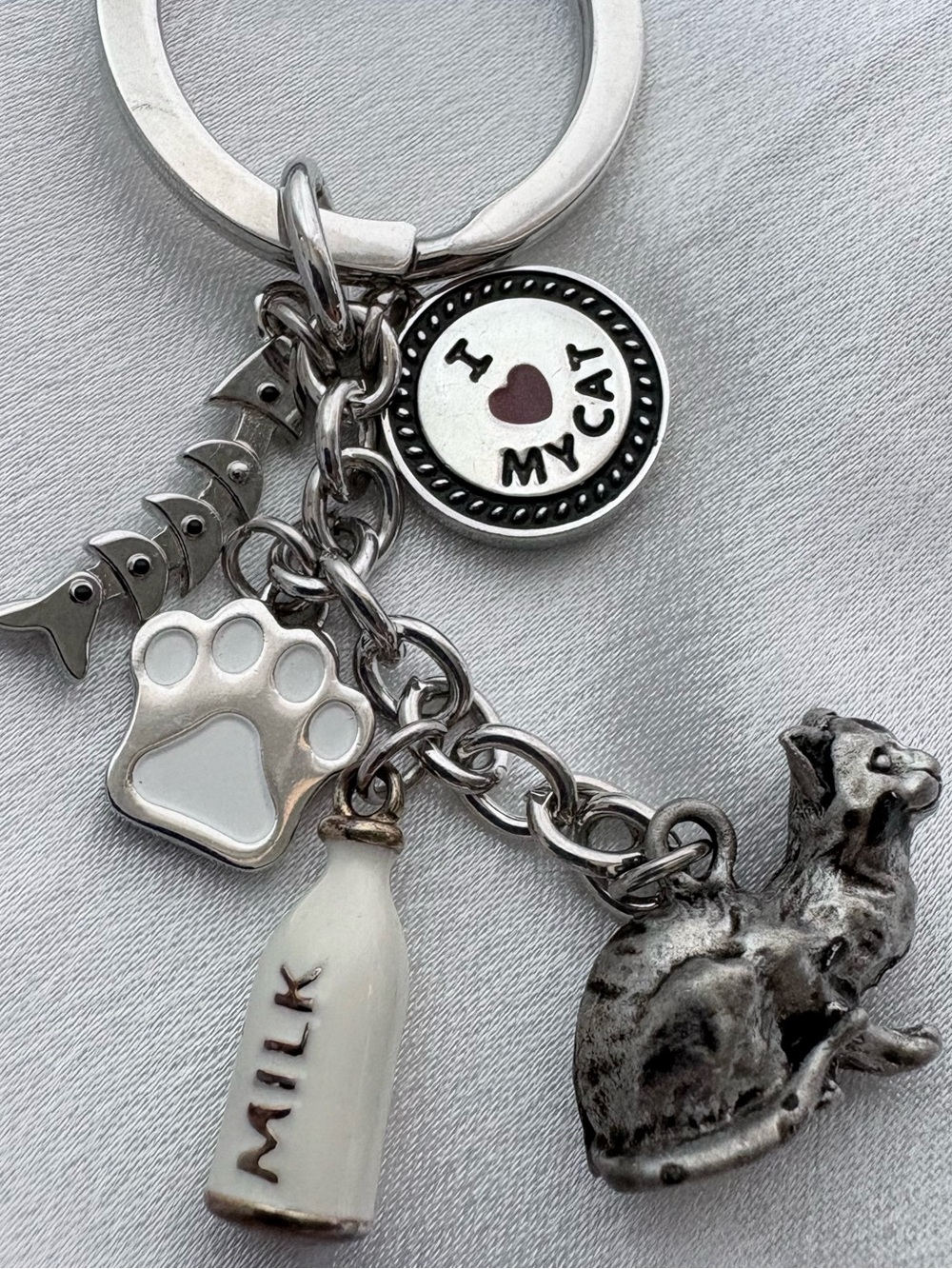 Little Gifts NWT I Heart My Cat Metal Charm Keychain 5 Dangle Charms Pewter - Picture 3 of 5